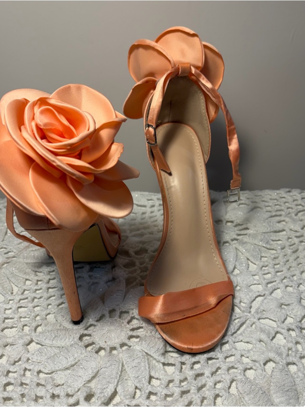 Source Unknown Peach Satin Floral Ankle-Strap Heels with Oversized Flower
